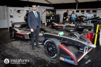 InstaForex - oficiální partner Dragon Racing